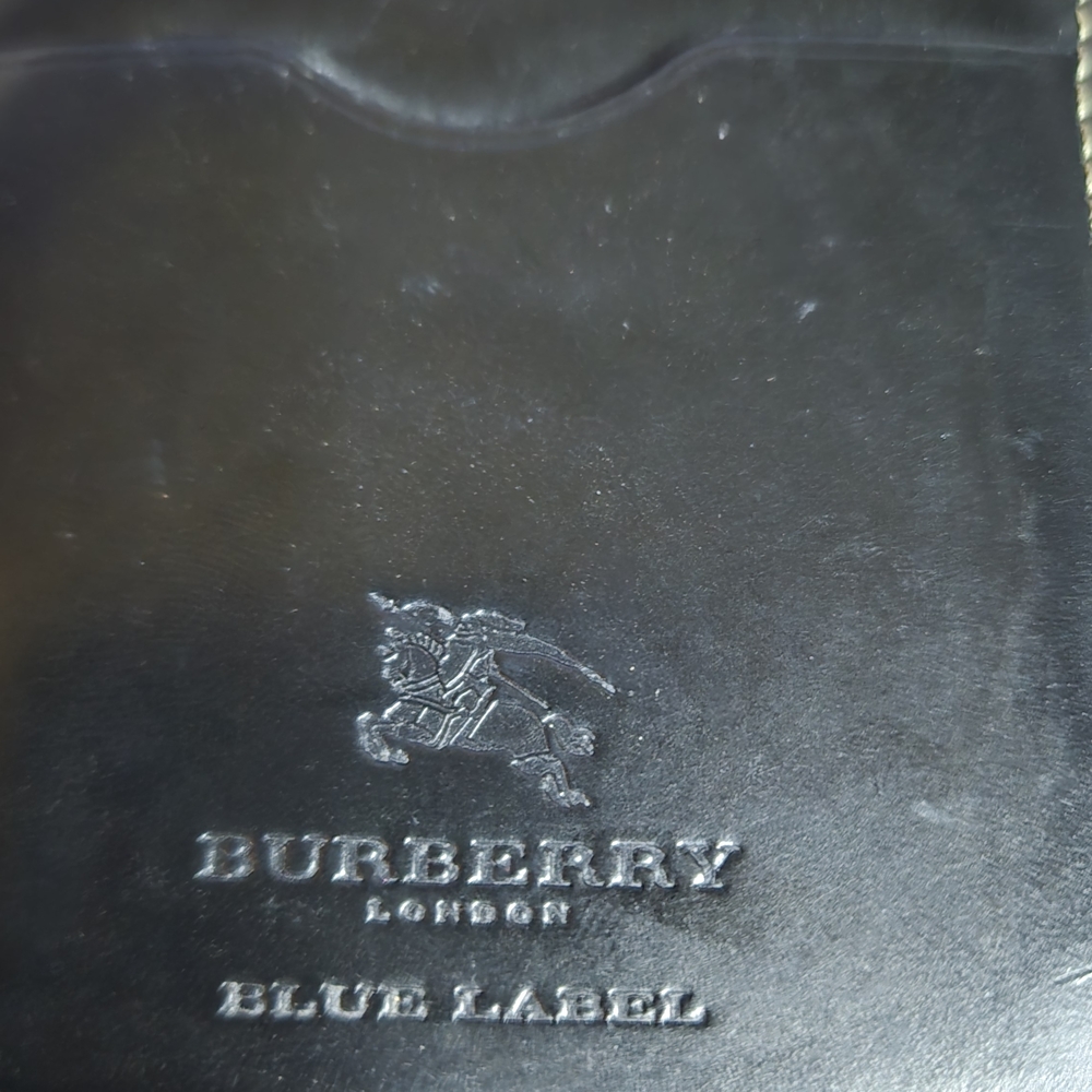 Burberry Black Leather Cover - Picture 5 of 7